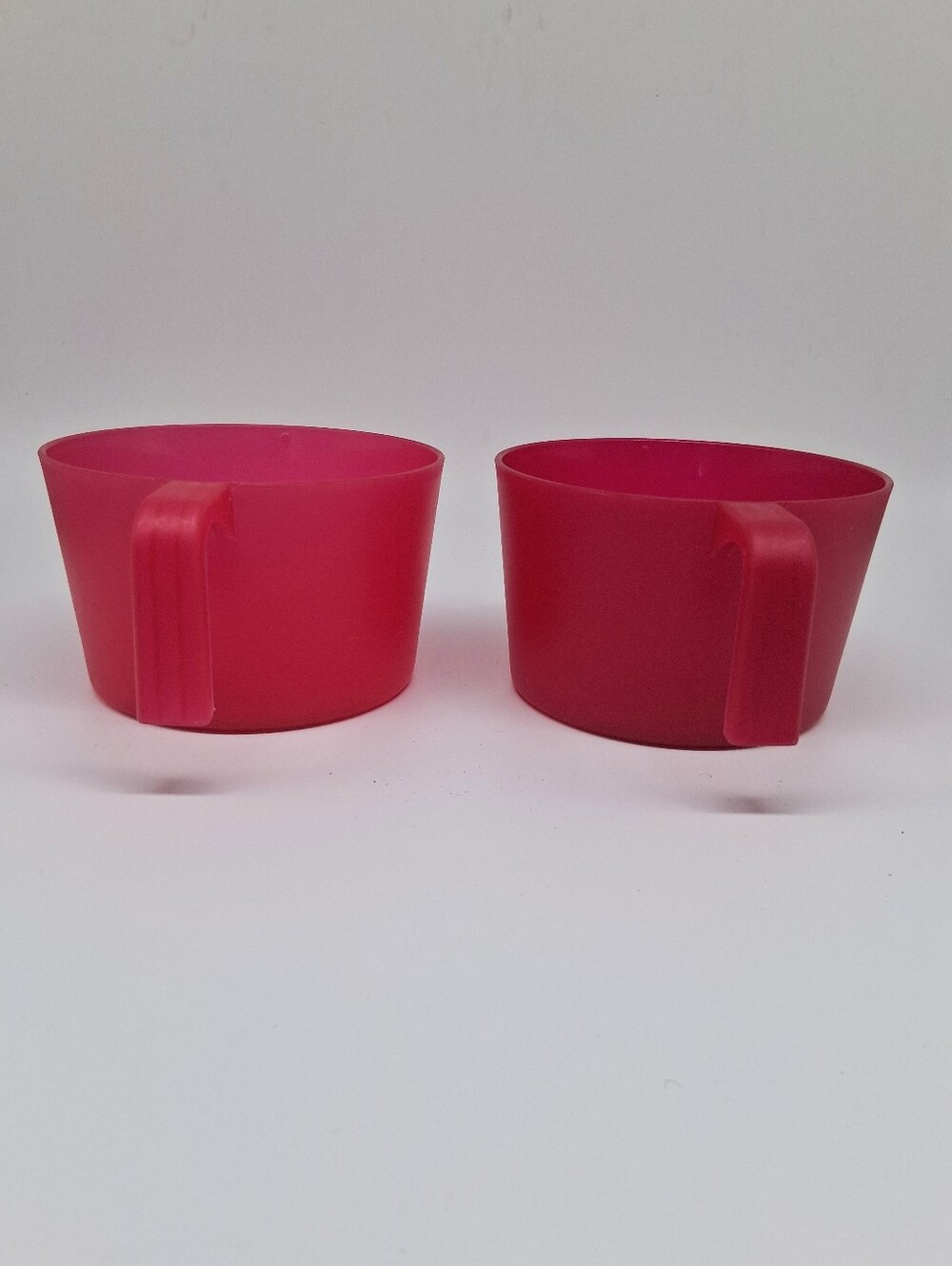 Set Of 2 Red Plastic Stackable Water Dippers W/Handles Holds 3.5 Cups Each